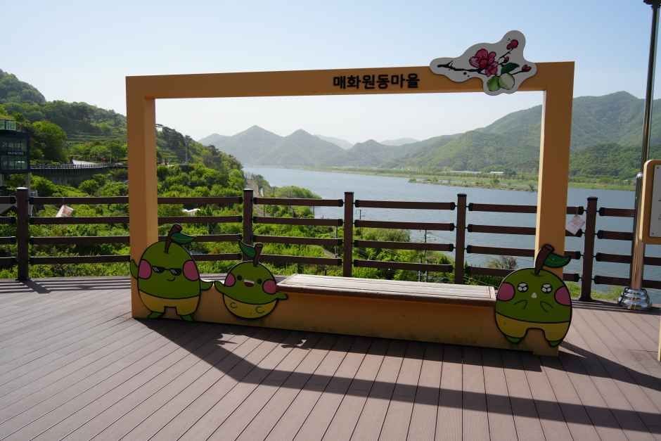 院洞駅から南へ400m先にある展望デッキ