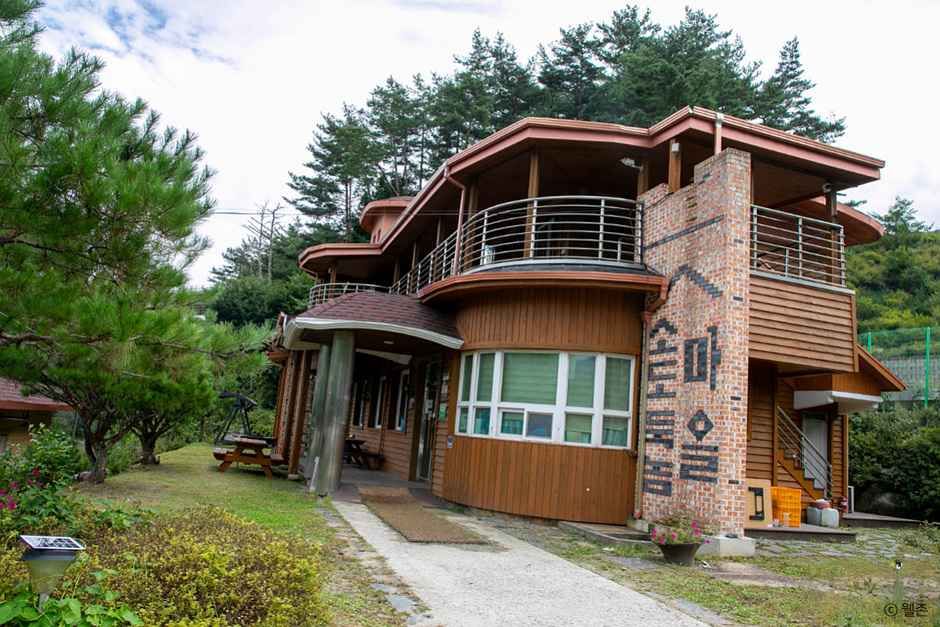 小泥棒山村生態村