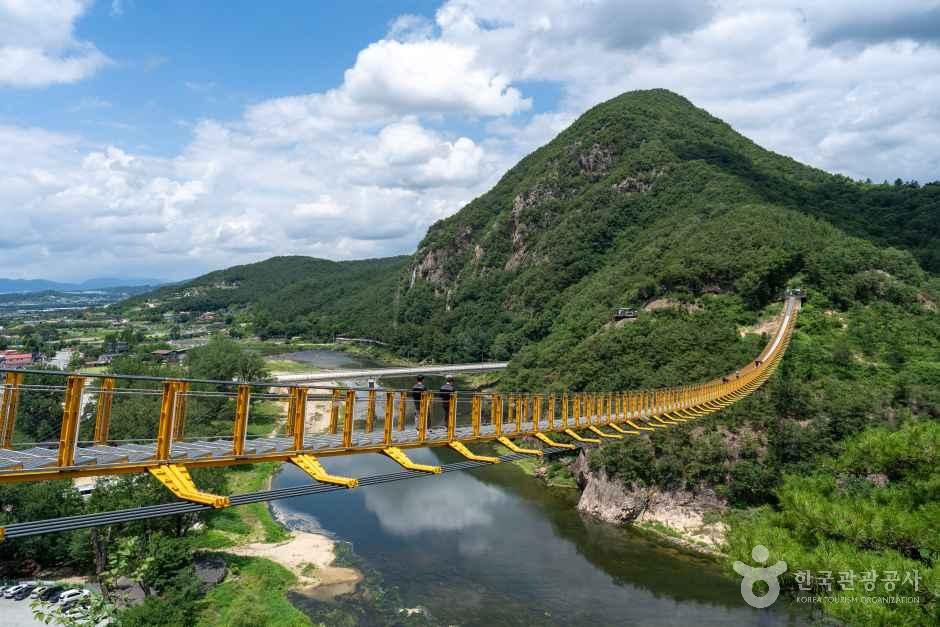 월영산 출렁다리 - 충청남도 금산군 제원면 천내리 관광 명소