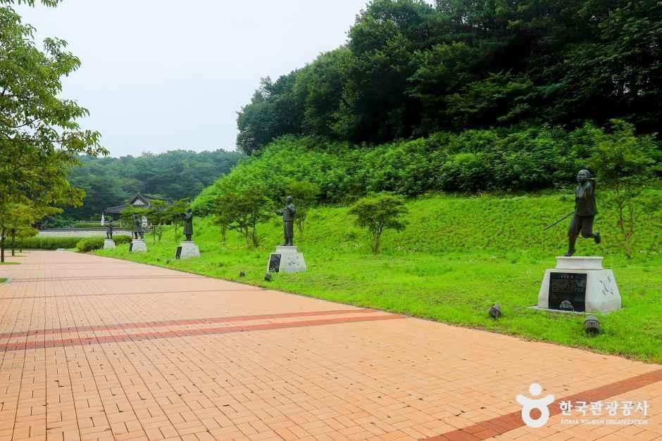 충남_홍성_김좌진장군 사당_외부_8.jpg