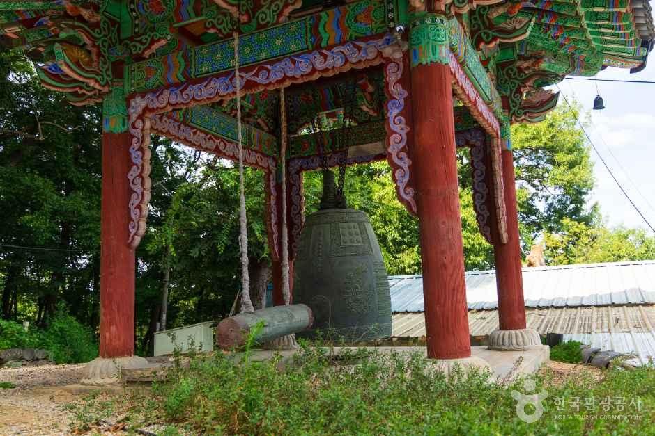 충남_예산_화암사_외부_8.jpg