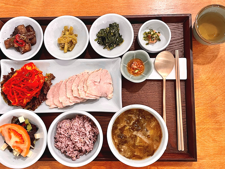 Bomnal-ui Jeongwon Hansik Restaurant