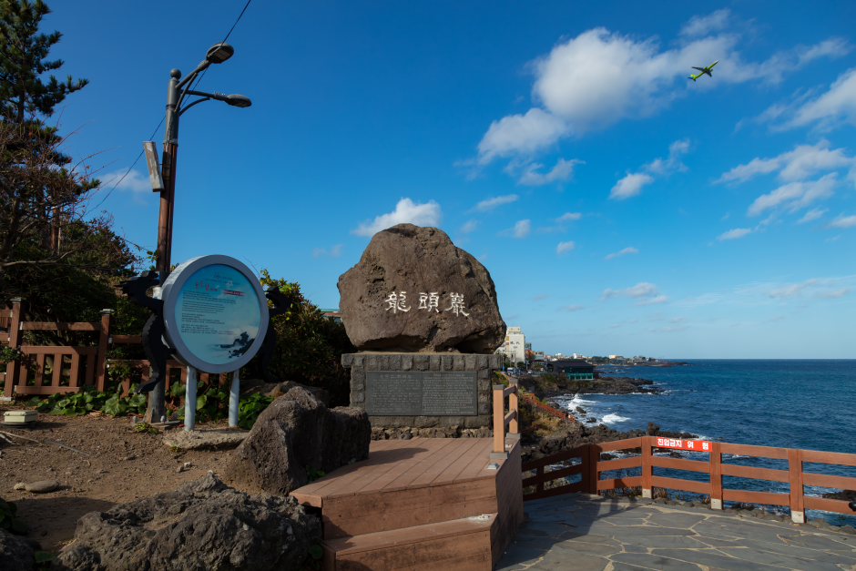 韓流道 龍頭岩（용두암） : 韓国観光公社公式サイト「VISITKOREA」