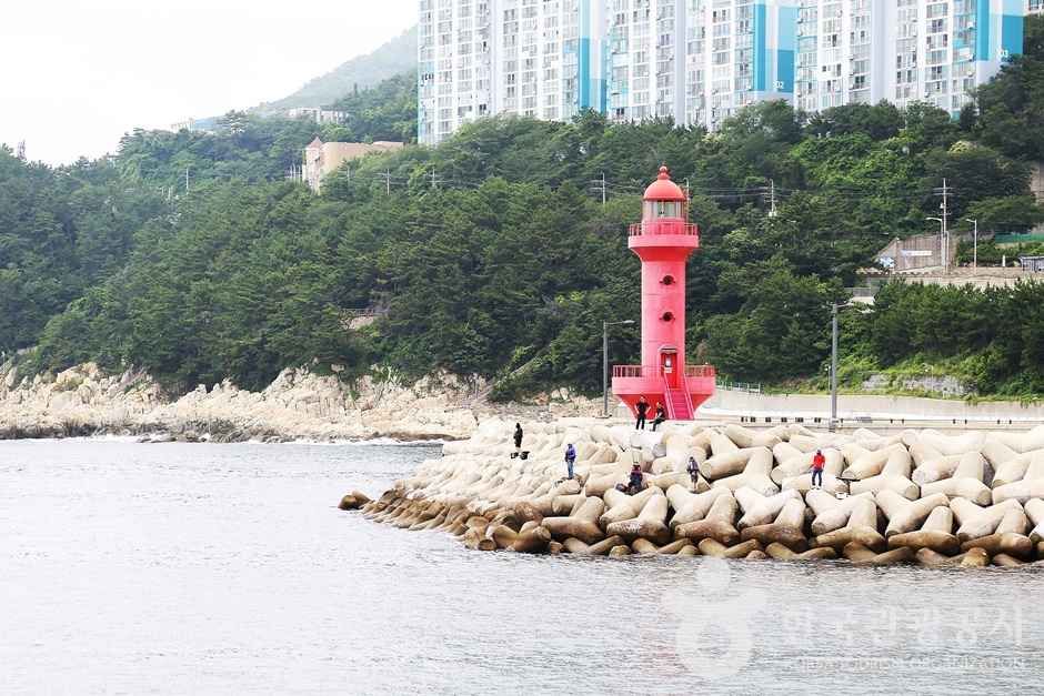 中里港防波堤灯塔