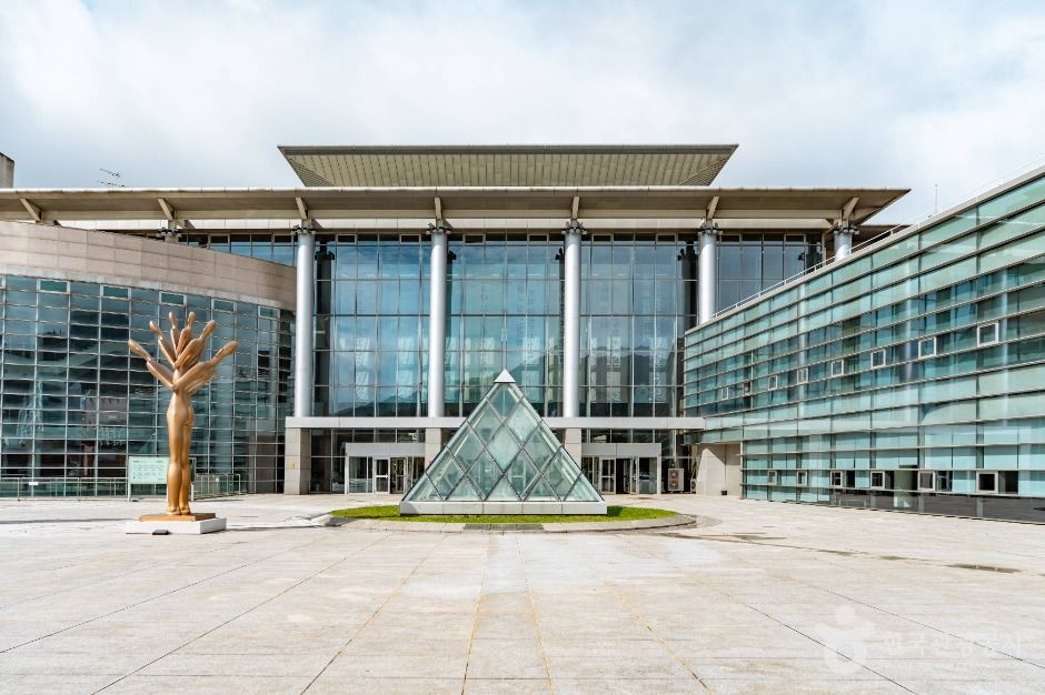 Gimhae Arts and Sports Center