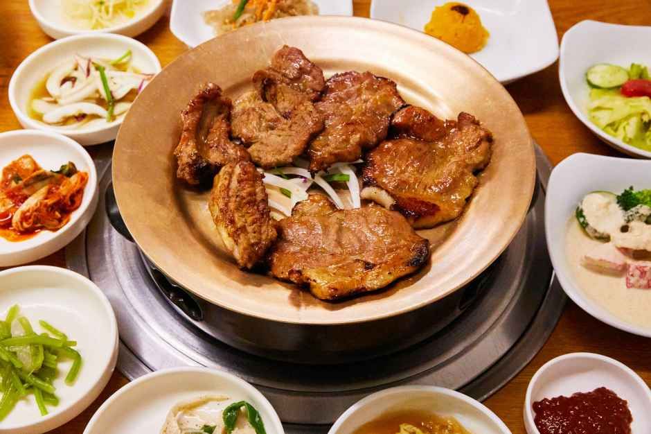 コムジプカルビ（곰집갈비）