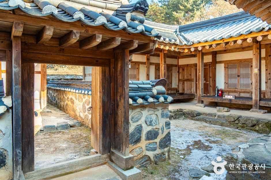 이항로선생 생가