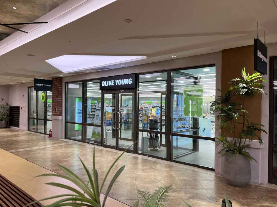 Olive Young - Shinsegae Simon Premium Outlets Paju Branch [Tax Refund Shop] (올리브영 신세계사이먼프리미엄아울렛 파주점)
