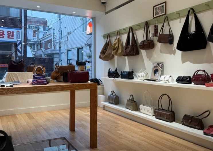 FINDKAPOOR Flagship Store Seongsu[Tax Refund Shop](파인드카푸어 플래그쉽 스토어 성수)
