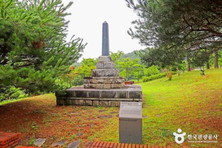 충남_홍성_김좌진장군 사당_외부_9.jpg
