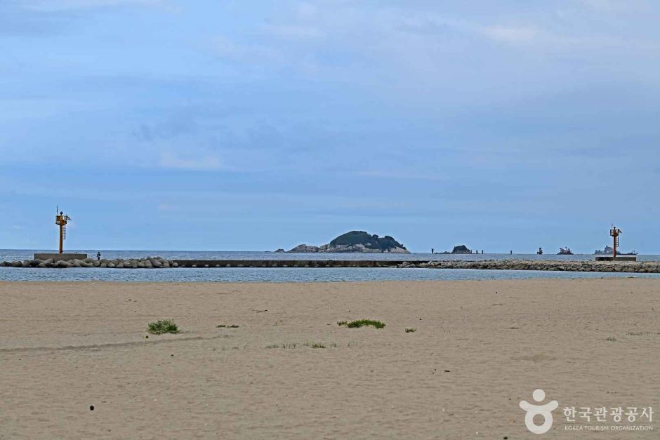 Пляж Конхёнчжин 1-ри (공현진1리해변)