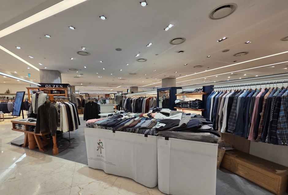 Olzen Hyundai Department Store Sinchon Branch