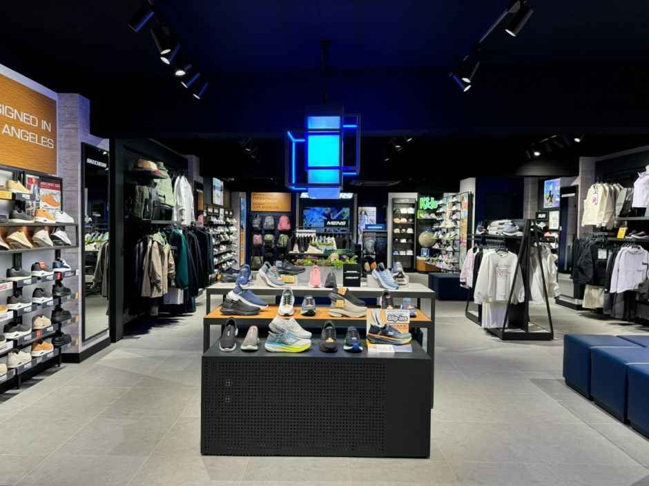 [事後免税店]SKECHERS（スケッチャーズ）・チュンチョンミョンドン（春川明洞）店(스케쳐스 춘천명동점)