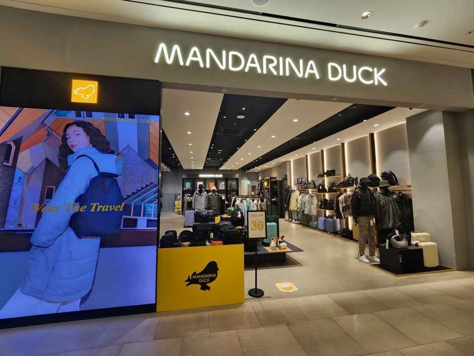 [事後免税店] MANDARINA DUCK（マンダリナダック）・スターフィールドスウォン（水原）店(만다리나덕 스타필드 수원점)