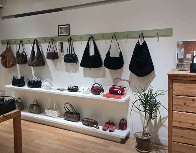 FINDKAPOOR Flagship Store Seongsu[Tax Refund Shop](파인드카푸어 플래그쉽 스토어 성수)