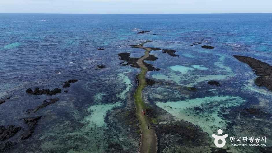 제주_떠오르길&middot;김녕 바닷길_외부_1.jpg