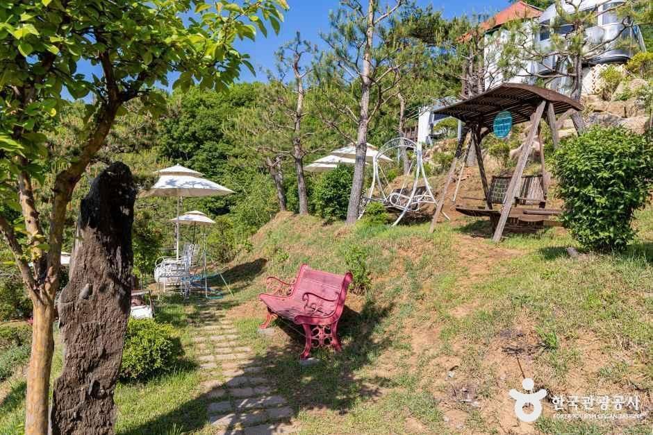 충주커피박물관 글램핑카라반펜션