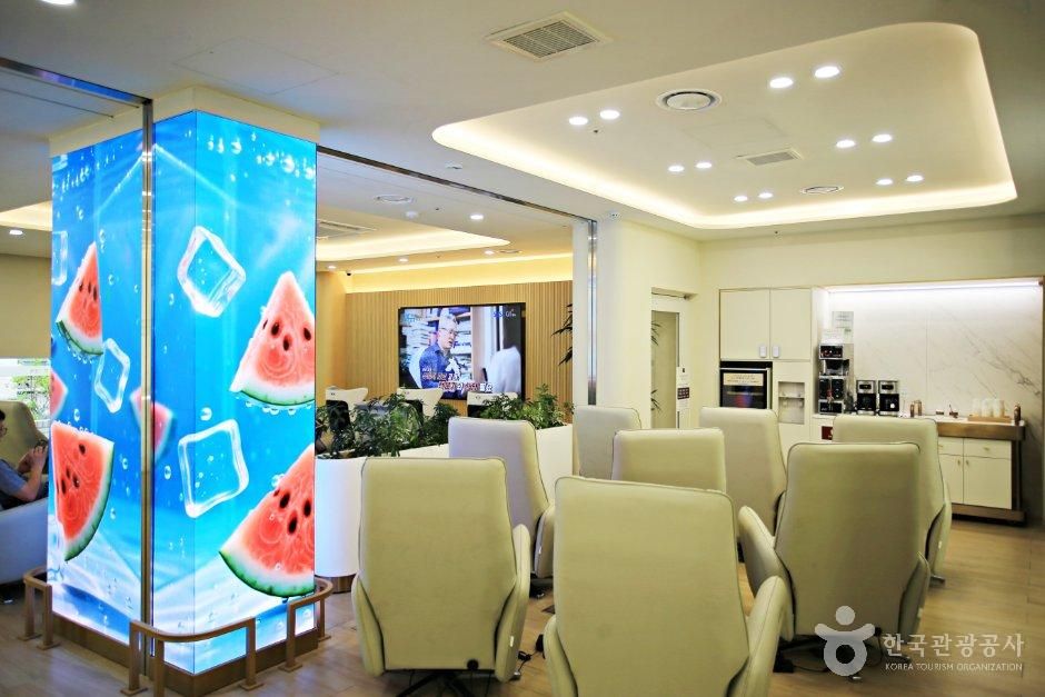 Non-Surgical Treatment Center