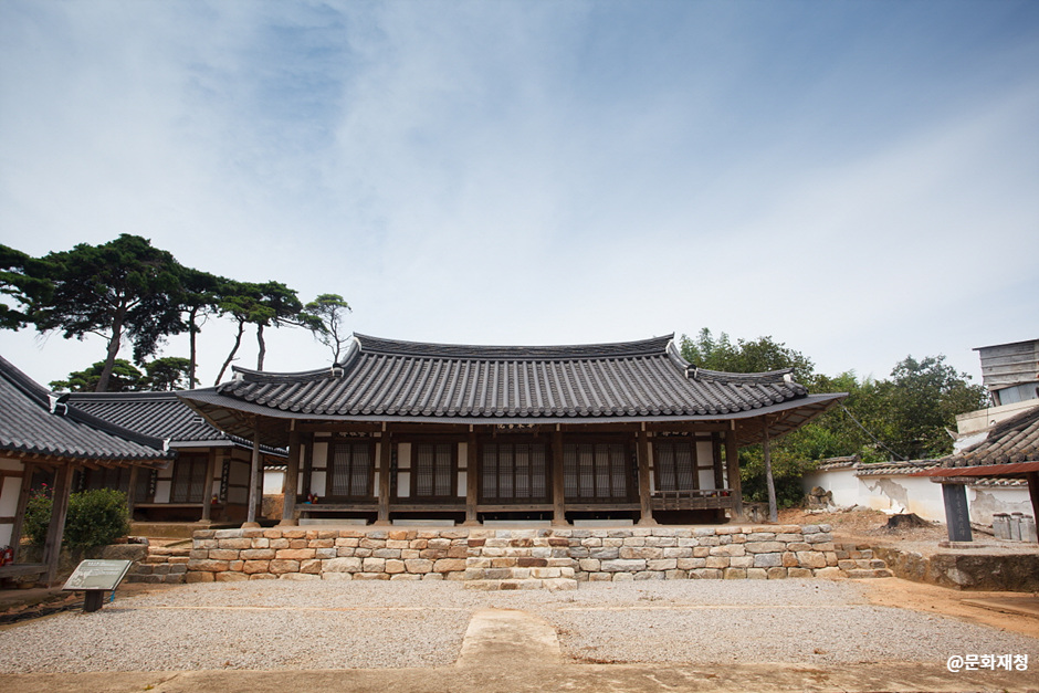 Hwadong Seowon