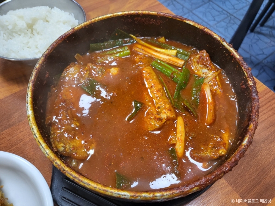 Men sevgan qaynonam uxlayotganida sikdim. Qaynokamni xotinini sikdim