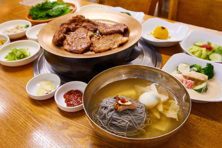 コムジプカルビ（곰집갈비）