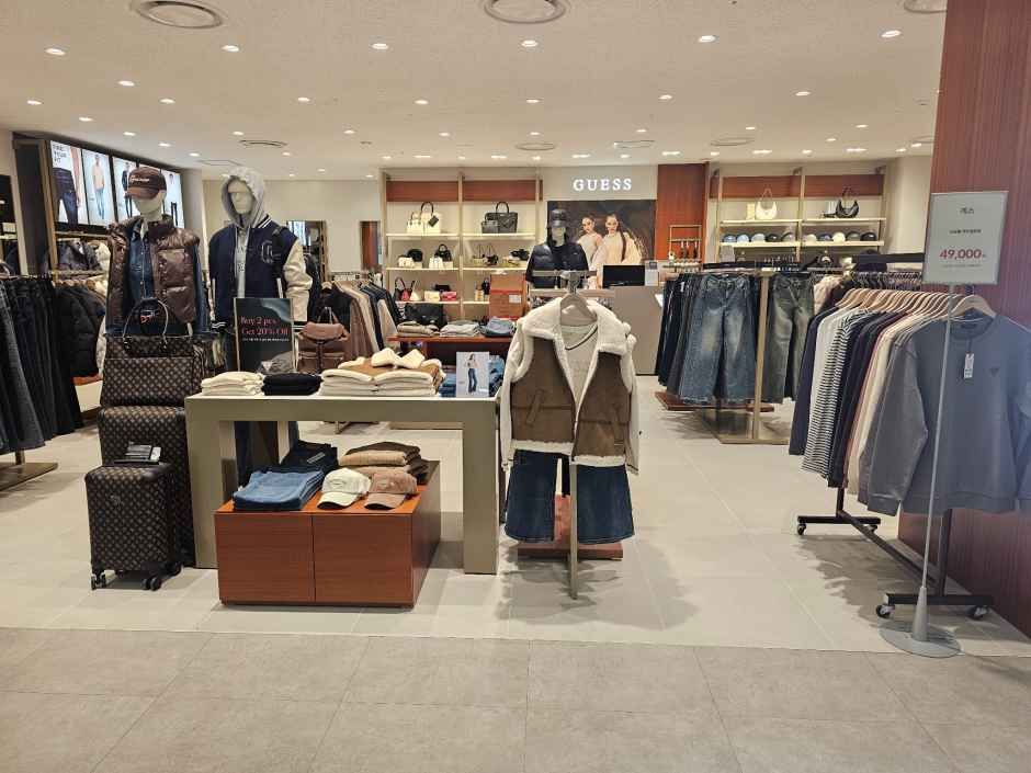 ゲス ロッテモール光明店
