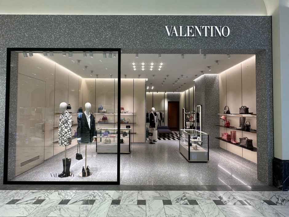 [事後免税店] VALENTINO（ヴァレンティノ）・新世界Art&Science店(발렌티노 대전신세계 Art&Science점)