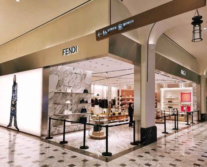 [事後免税店] FENDI（フェンディ）・新世界Art&Science店(펜디 대전신세계 Art&Science점)