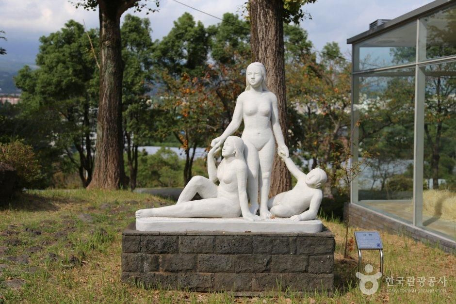 그림과 조가비, 옛 배움터를 따라가는 제주 문화 여행_제주_서귀포_서귀포시립기당미술관_4.JPG