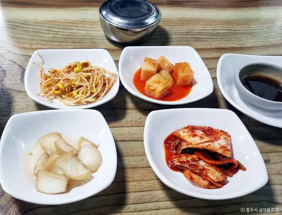 충주_탄금대 왕갈비탕 (4).jpg