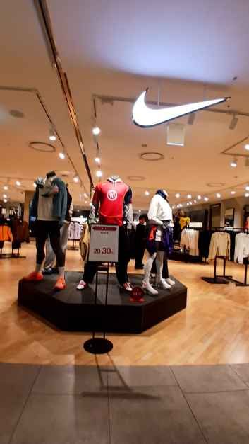 Nike 乐天百货 建大Star City店