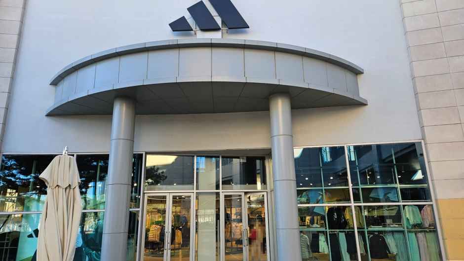 [事後免税店] adidas（アディダス）・ロッテプレミアムアウトレットキムヘ（金海）店(아디다스 롯데프리미엄아울렛 김해점)