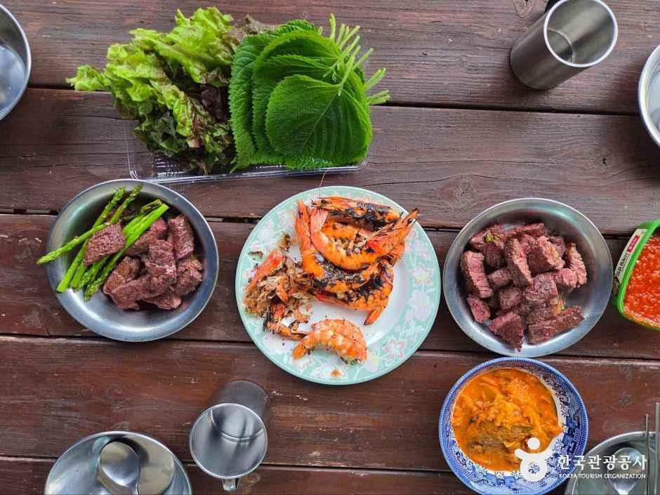 그랑블루글램핑&펜션