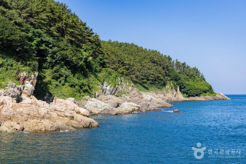 湖岛 海边奇岩绝壁