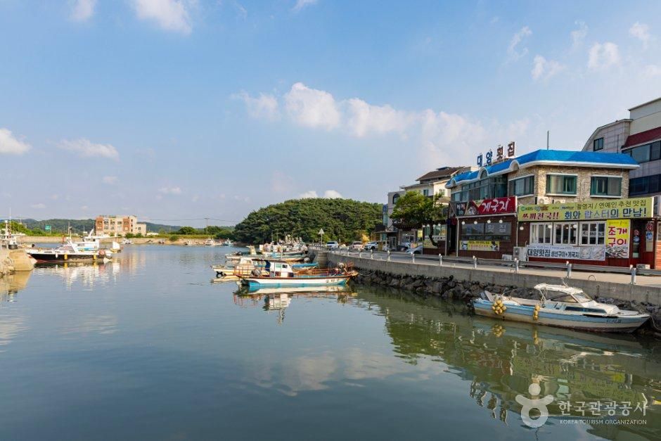 Taean Bangpo Port