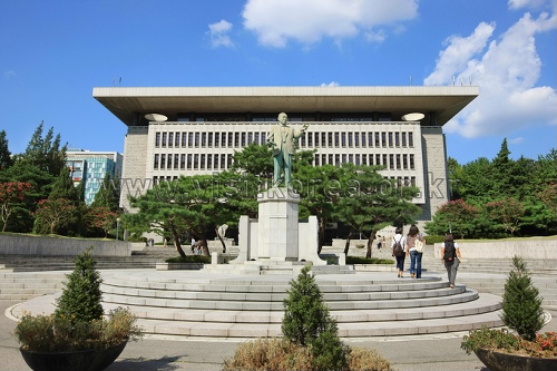 建国大学校尚虚記念図書館