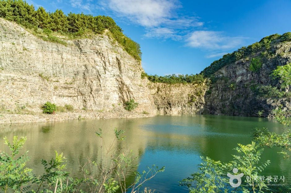 安山大部鉱山 堆積岩層