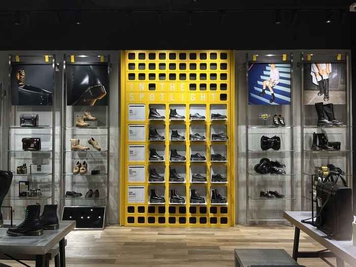 [事後免税店] DR. MARTENS（ドクターマーチン）・スターフィールドスウォン（水原）店(닥터마틴 스타필드 수원점)