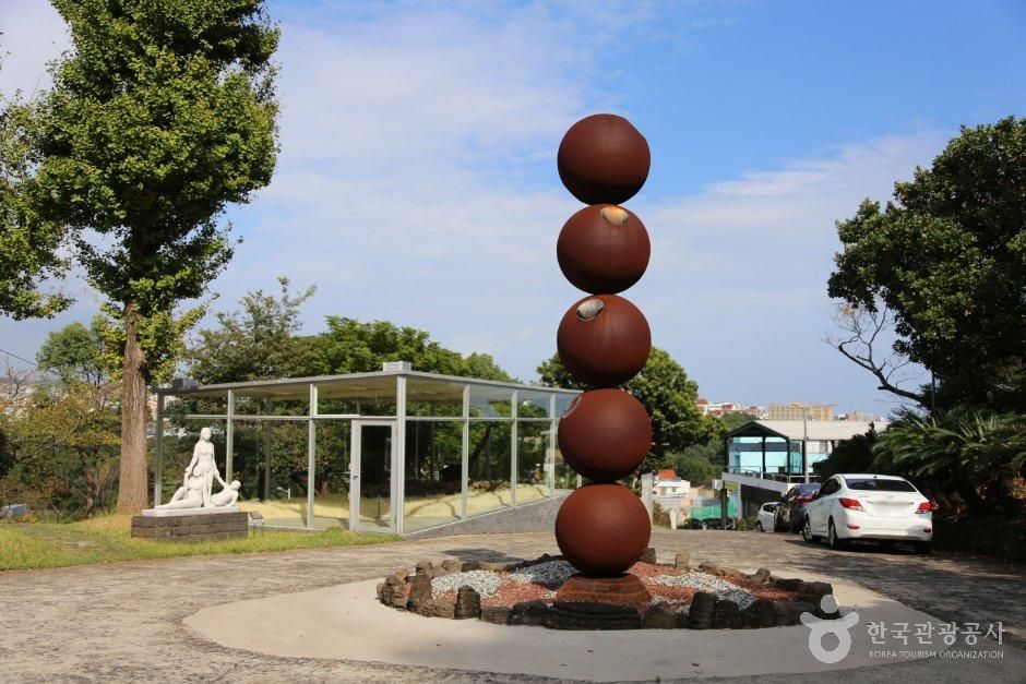 그림과 조가비, 옛 배움터를 따라가는 제주 문화 여행_제주_서귀포_서귀포시립기당미술관_6.JPG