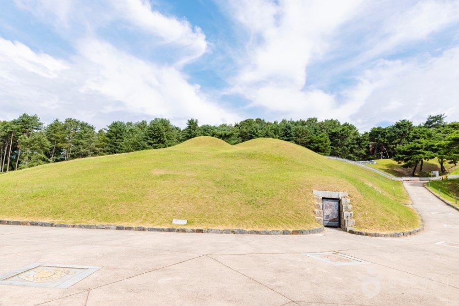 Gongju Tomb of King Muryeong and Royal Tombs [UNESCO World Heritage]