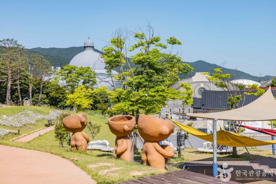 クァンジュ（広州）の白磁製品 3