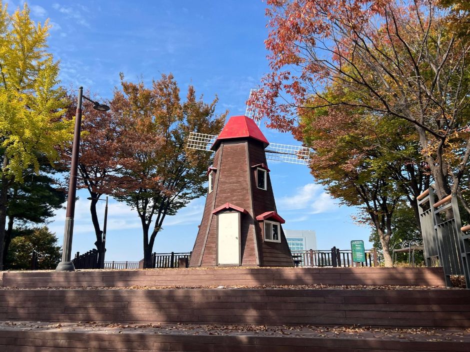 Changcheon Neighborhood Park