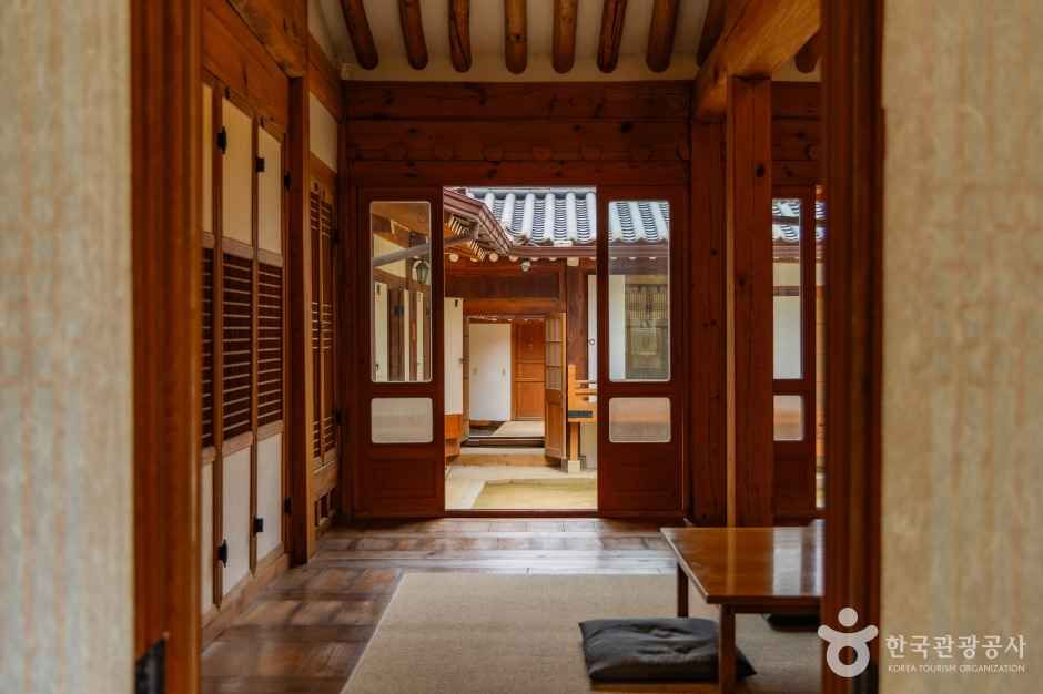 Pilun-dong Hong Geon-ik House