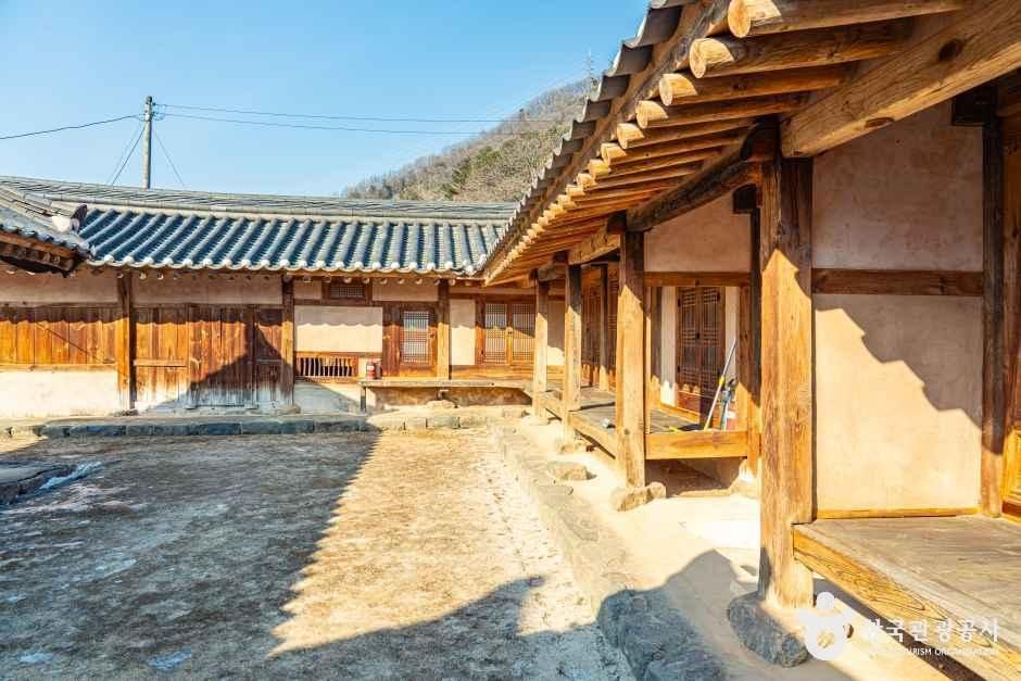 이항로선생 생가