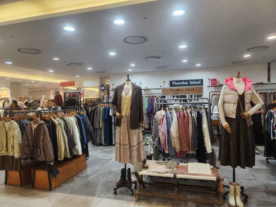 ThursdayIsland 마리오아울렛 1관점