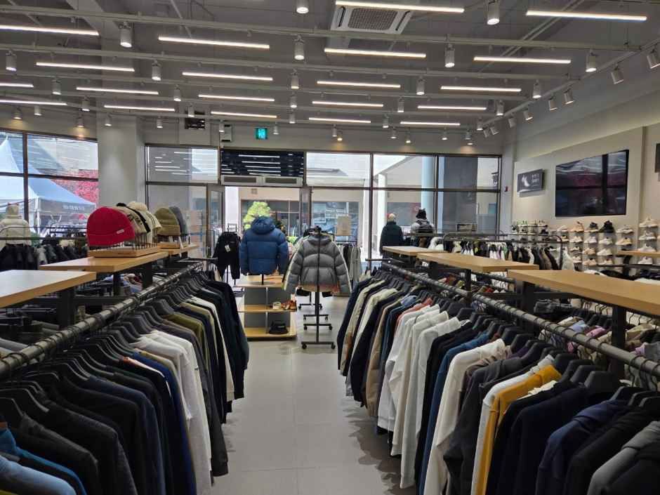 [事後免税店] DISCOVERY（ディスカバリー）・ロッテアウトレットプヨ（扶余）店(디스커버리 롯데아울렛 부여점)