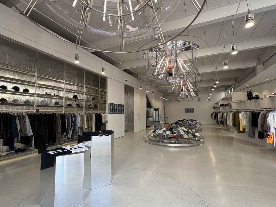 [事後免税店]kasina（カシナ）・ソンス（聖水）店(카시나 성수점)