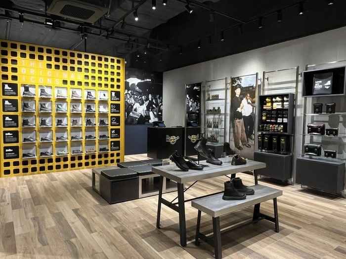 [事後免税店] DR. MARTENS（ドクターマーチン）・スターフィールドスウォン（水原）店(닥터마틴 스타필드 수원점)