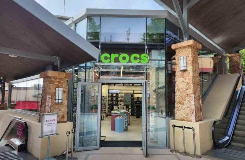 [事後免税店] crocs（クロックス）・新世界サイモンプレミアムアウトレットヨジュ（驪州）店(크록스 신세계사이먼프리미엄아울렛 여주점)