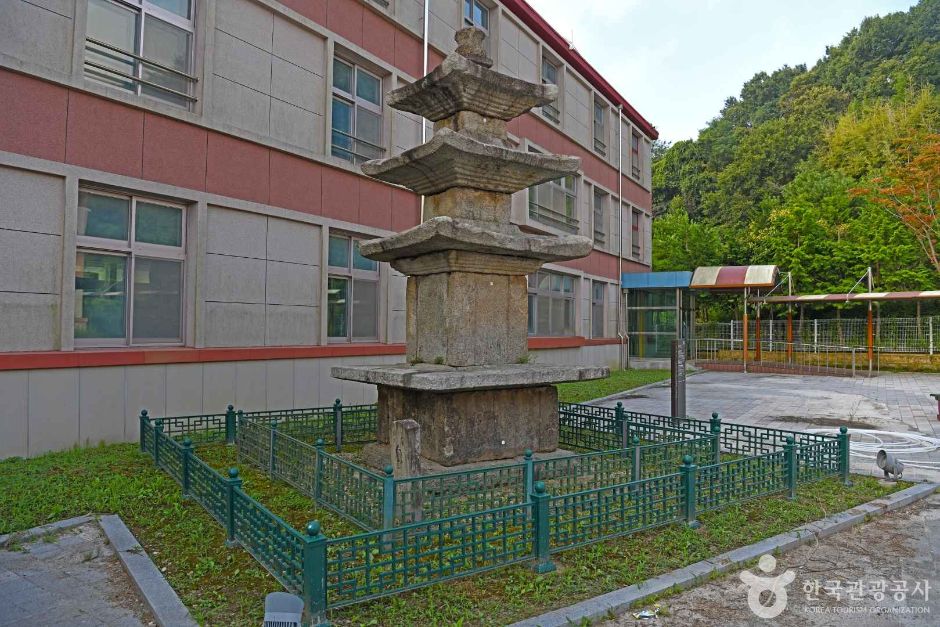 淳和里三層石塔
